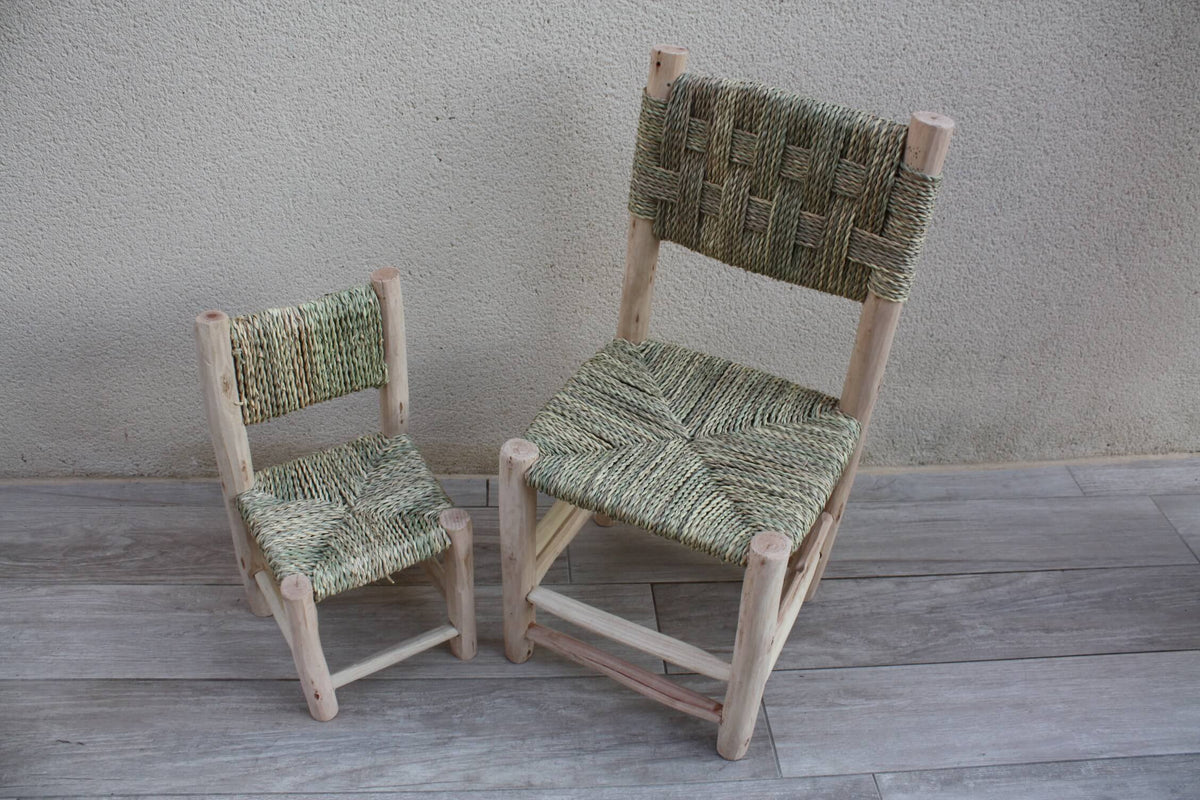 Petite chaise pour enfant avec assise en paille en bois vert