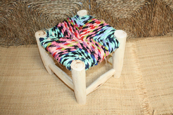 PETIT TABOURET MAROCAIN - Bois de Citronnier & Tissu recyclé - Artisanat Boucherouite - Décoration Durable -