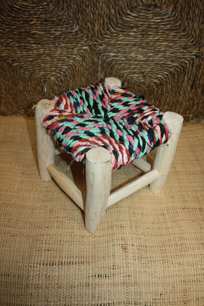 PETIT TABOURET MAROCAIN - Bois de Citronnier & Tissu recyclé - Artisanat Boucherouite - Décoration Durable -