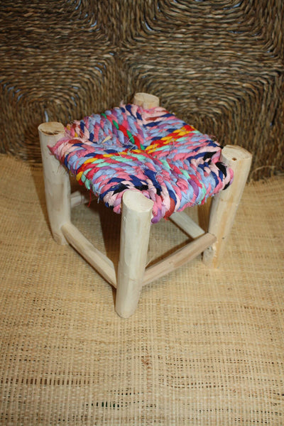 PETIT TABOURET MAROCAIN - Bois de Citronnier & Tissu recyclé - Artisanat Boucherouite - Décoration Durable -