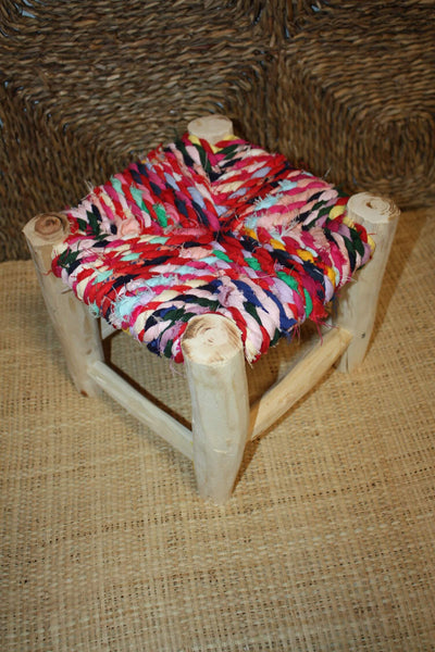 PETIT TABOURET MAROCAIN - Bois de Citronnier & Tissu recyclé - Artisanat Boucherouite - Décoration Durable -