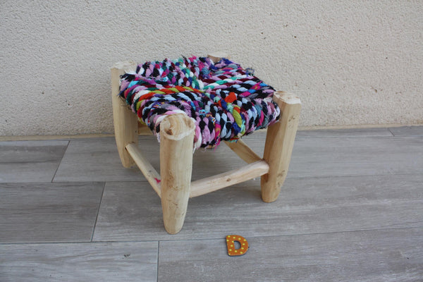 PETIT TABOURET MAROCAIN - Bois de Citronnier & Tissu recyclé - Artisanat Boucherouite - Décoration Durable -