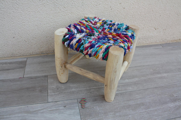 PETIT TABOURET MAROCAIN - Bois de Citronnier & Tissu recyclé - Artisanat Boucherouite - Décoration Durable -