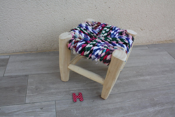 PETIT TABOURET MAROCAIN - Bois de Citronnier & Tissu recyclé - Artisanat Boucherouite - Décoration Durable -