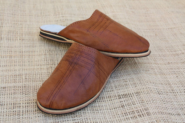 Mule homme en cuir marron vue de côté