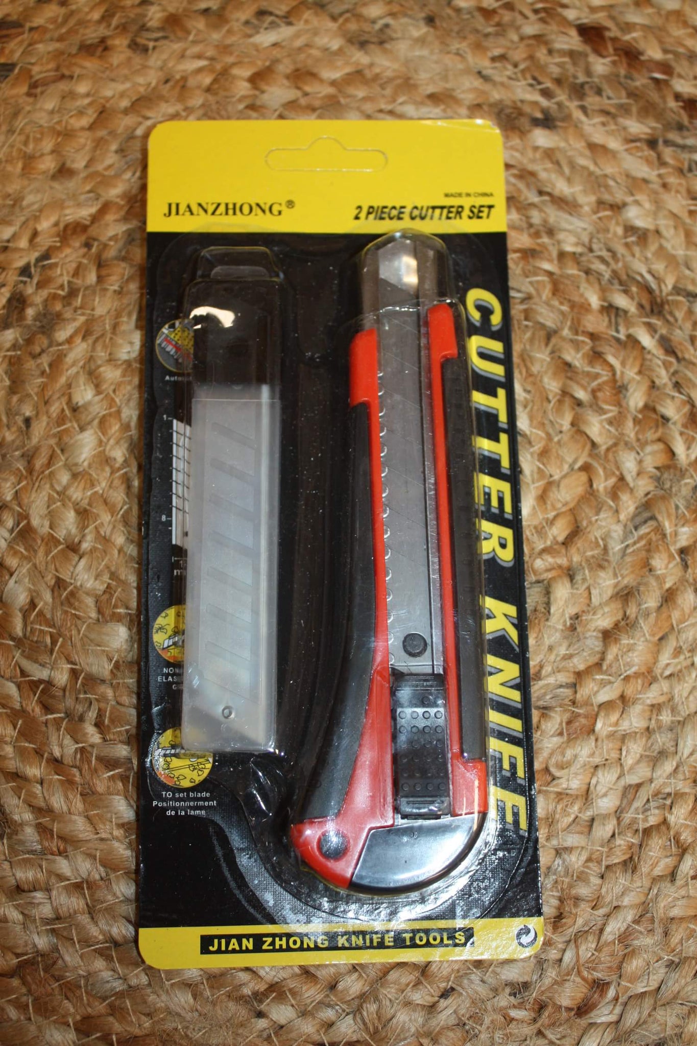 Cutter + Recharge de lames - Avec cran d'arrêt - Qualité - Promo PAS CHER -