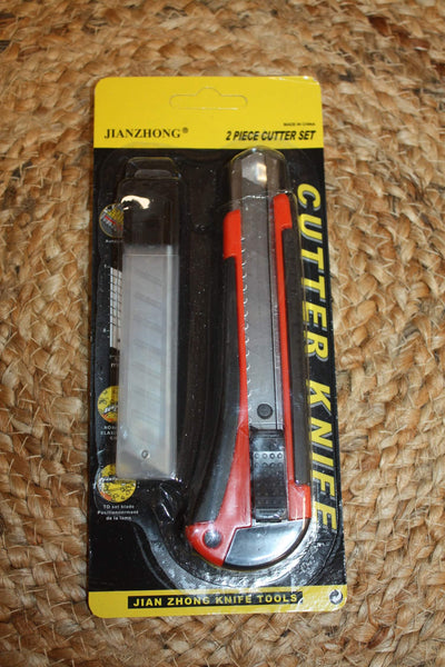 Cutter + Recharge de lames - Avec cran d'arrêt - Qualité - Promo PAS CHER -