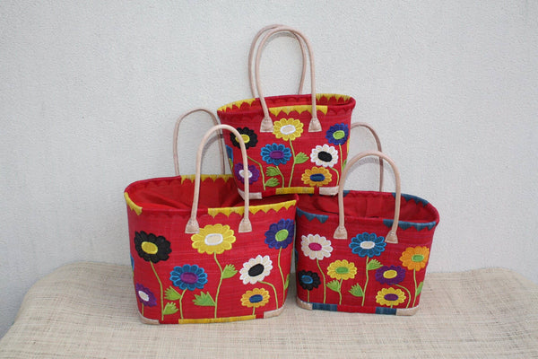 Panier brodé fleurs fait main – Cabas raphia artisanal ROUGE avec pochon – Sac marché bohème plage avec anses cuir