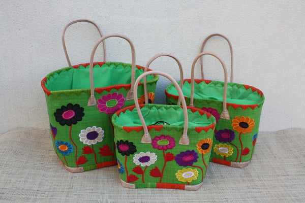 Panier brodé fleurs fait main – Cabas raphia artisanal VERT avec pochon – Sac marché bohème plage avec anses cuir