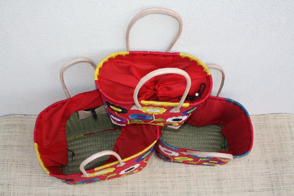 Panier brodé fleurs fait main – Cabas raphia artisanal ROUGE avec pochon – Sac marché bohème plage avec anses cuir