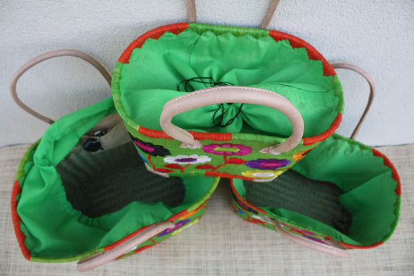 Panier brodé fleurs fait main – Cabas raphia artisanal VERT avec pochon – Sac marché bohème plage avec anses cuir