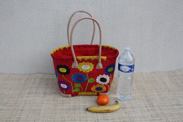 Panier brodé fleurs fait main – Cabas raphia artisanal ROUGE avec pochon – Sac marché bohème plage avec anses cuir