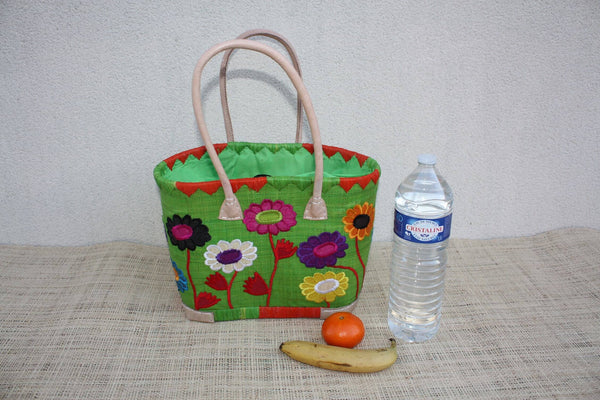 Panier brodé fleurs fait main – Cabas raphia artisanal VERT avec pochon – Sac marché bohème plage avec anses cuir