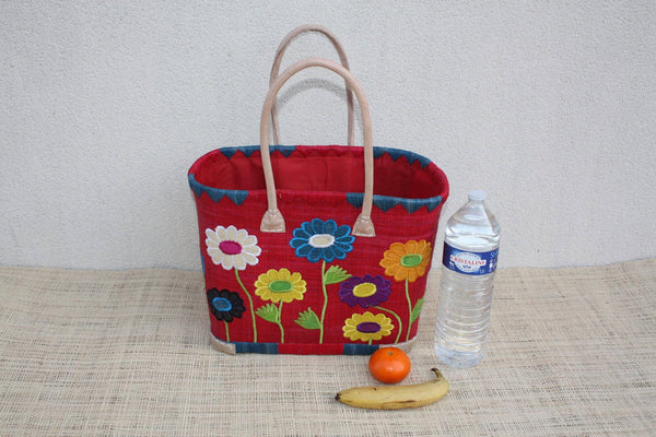 Panier brodé fleurs fait main – Cabas raphia artisanal ROUGE avec pochon – Sac marché bohème plage avec anses cuir