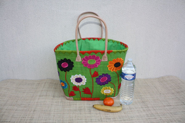 Panier brodé fleurs fait main – Cabas raphia artisanal VERT avec pochon – Sac marché bohème plage avec anses cuir