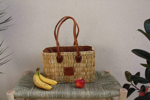 Superbe panier en jonc naturel avec pochon tissu qui ferme