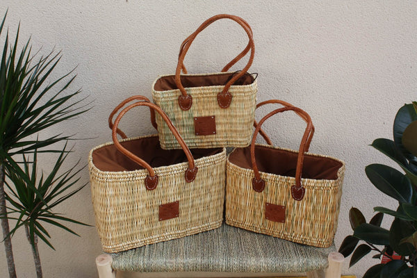 Superbe panier en jonc naturel avec pochon tissu qui ferme