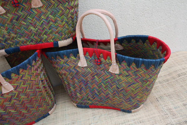 Großer Einkaufskorb aus Madagaskar – Tragetasche blau rot grün – massiv handgeflochten – 3 Größen zur Auswahl – Strandkorb aus Rattanstroh
