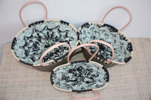 Panier Rond Wax Africain Noir & Naturel – Sac Cabas Bohème en Fibres Naturelles – Panier Marché Plage avec Anses Cuir – Fait Main Madagascar