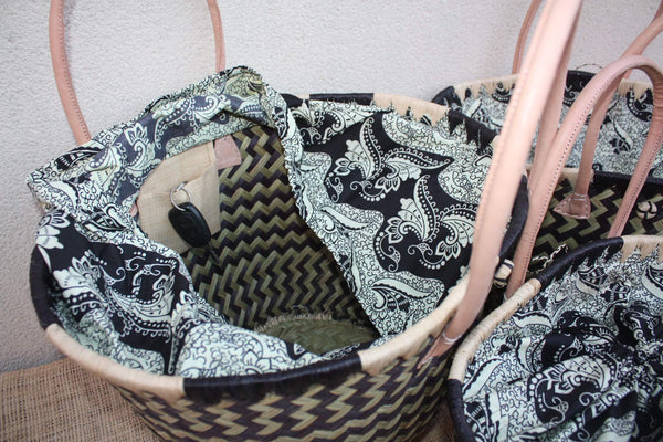 Panier Rond Wax Africain Noir & Naturel – Sac Cabas Bohème en Fibres Naturelles – Panier Marché Plage avec Anses Cuir – Fait Main Madagascar