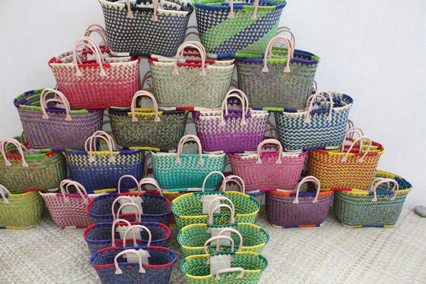 panier en osier colorés tressé à la main