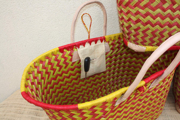 Panier paille rouge & jaune – Sac plage cabas osier marché artisanal Madagascar, rotin tressé main, anses cuir (3 tailles)