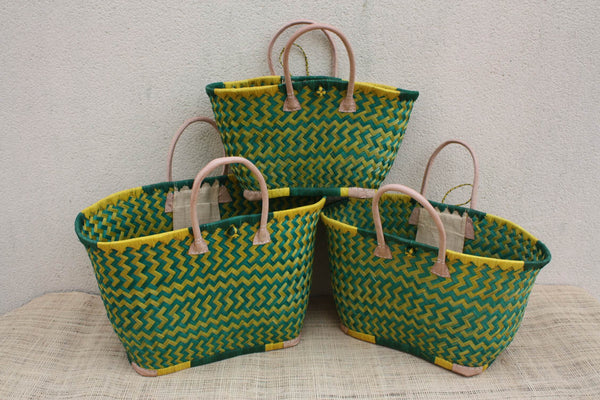 Panier osier vert & jaune – Sac plage cabas marché artisanal Madagascar, rotin tressé main, anses cuir (3 tailles)