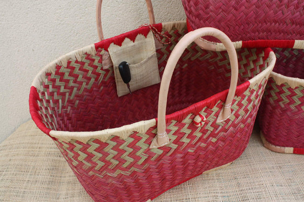 Panier en osier de Madagascar rouge artisanal – Sac cabas tressé à la main avec anses en cuir – Style bohème chic