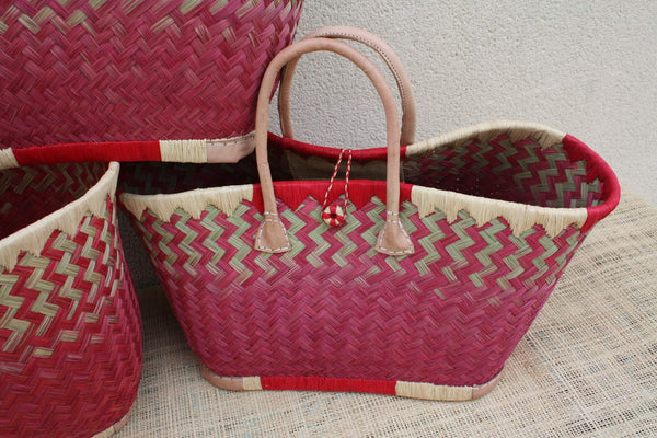 Panier en osier de Madagascar rouge artisanal – Sac cabas tressé à la main avec anses en cuir – Style bohème chic