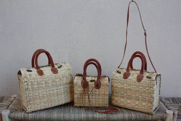 Panier tressé fermé bouton bois - Sac à main bandoulière / Cabas à courses chic : Choisissez celui qui vous convient ! CRÉATION UNIQUE