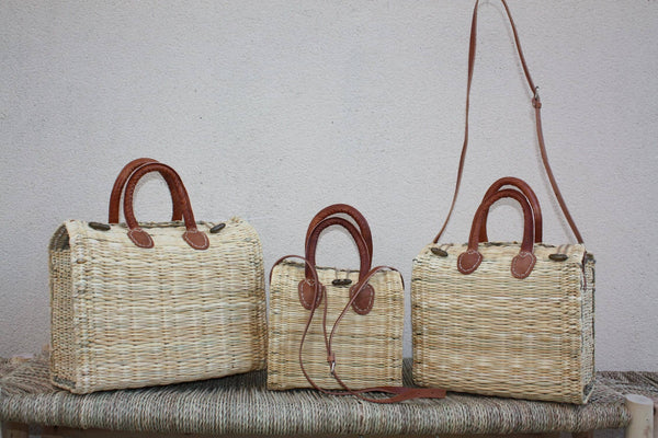 Panier tressé fermé bouton bois - Sac à main bandoulière / Cabas à courses chic : Choisissez celui qui vous convient ! CRÉATION UNIQUE