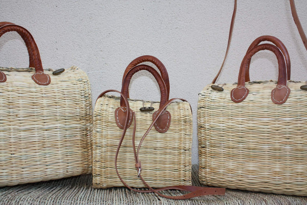 Panier tressé fermé bouton bois - Sac à main bandoulière / Cabas à courses chic : Choisissez celui qui vous convient ! CRÉATION UNIQUE