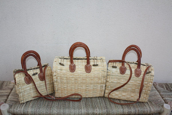 Panier tressé fermé bouton bois - Sac à main bandoulière / Cabas à courses chic : Choisissez celui qui vous convient ! CRÉATION UNIQUE