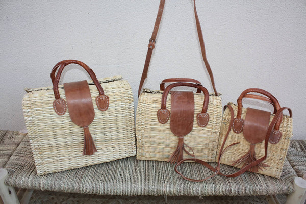 Panier tressé fermé rabat cuir - Sac à main bandoulière / Cabas à courses chic : 3 Modèles au choix ! CRÉATION UNIQUE