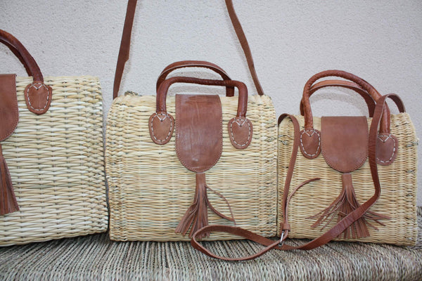 Panier tressé fermé rabat cuir - Sac à main bandoulière / Cabas à courses chic : 3 Modèles au choix ! CRÉATION UNIQUE
