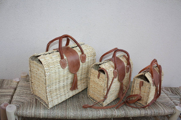 Panier tressé fermé rabat cuir - Sac à main bandoulière / Cabas à courses chic : 3 Modèles au choix ! CRÉATION UNIQUE