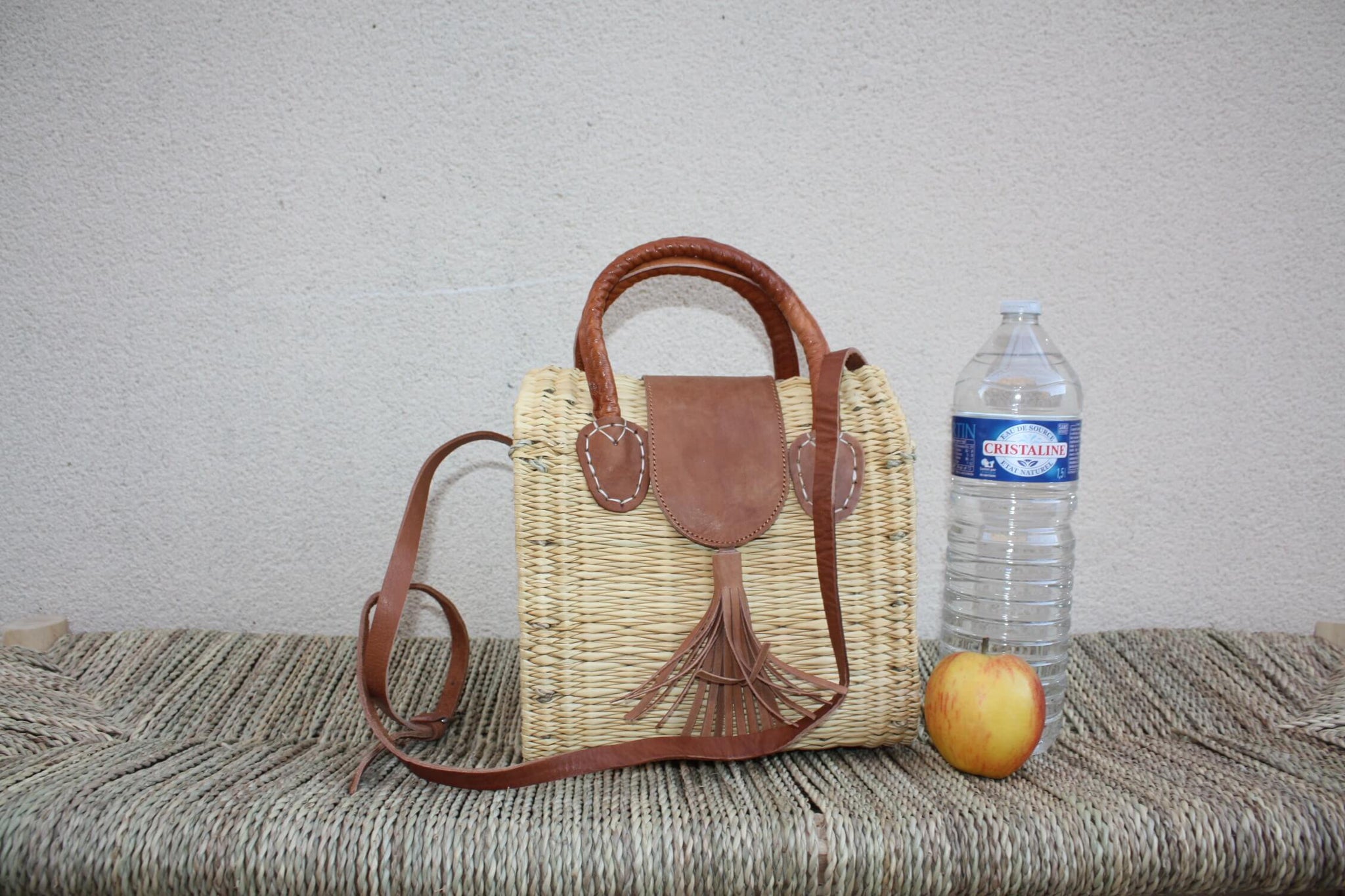 Panier tressé fermé rabat cuir - Sac à main bandoulière / Cabas à courses chic : 3 Modèles au choix ! CRÉATION UNIQUE