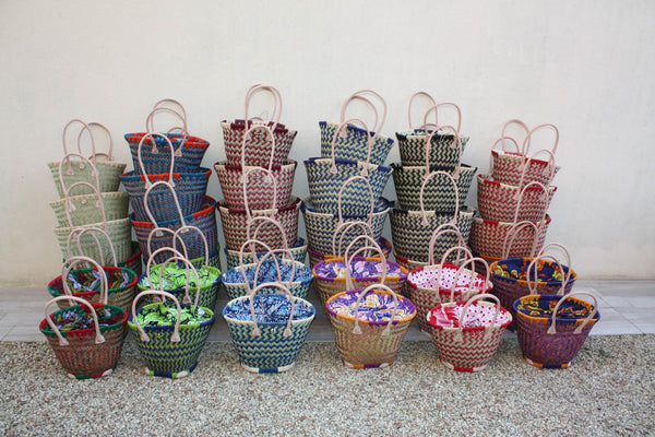 Panier en paille tressée avec pochon wax – Cabas marché, sac plage artisanal – Madagascar – 3 tailles
