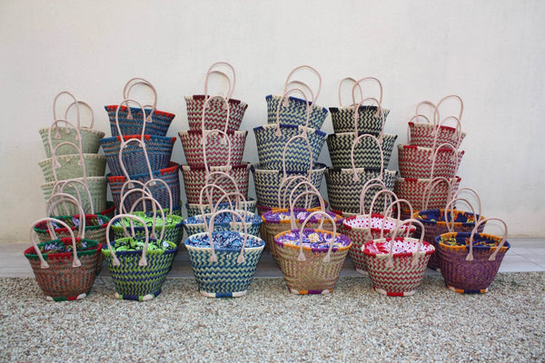 Panier en paille tressée avec pochon wax – Cabas marché, sac plage artisanal – Madagascar – 3 tailles