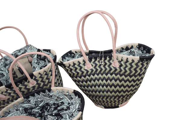 Panier en paille tressée avec pochon wax – Cabas marché, sac plage artisanal – Madagascar – 3 tailles