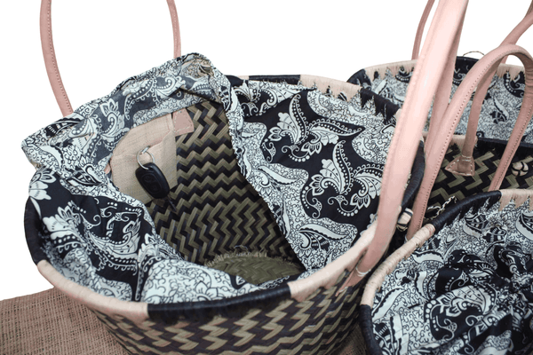 Panier en paille tressée avec pochon wax – Cabas marché, sac plage artisanal – Madagascar – 3 tailles