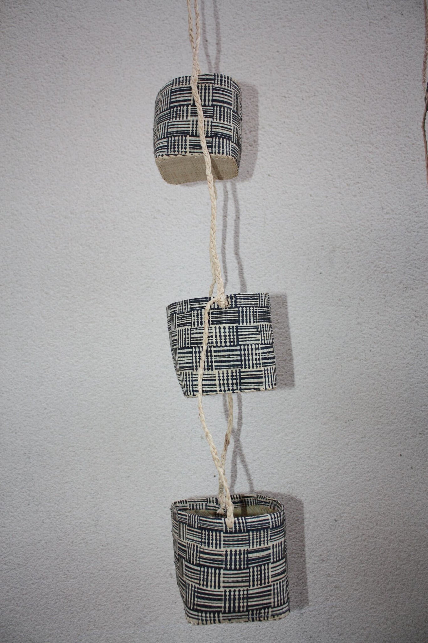 Paniers suspendus en Rabane à accrocher / Porte épices , plantes à suspendre ou rangements divers - 7 COULEURS au CHOIX - ARTISANAL