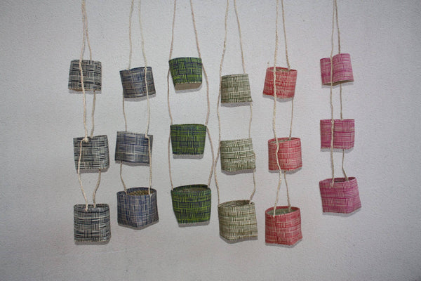Paniers suspendus en Rabane à accrocher / Porte épices , plantes à suspendre ou rangements divers - 7 COULEURS au CHOIX - ARTISANAL