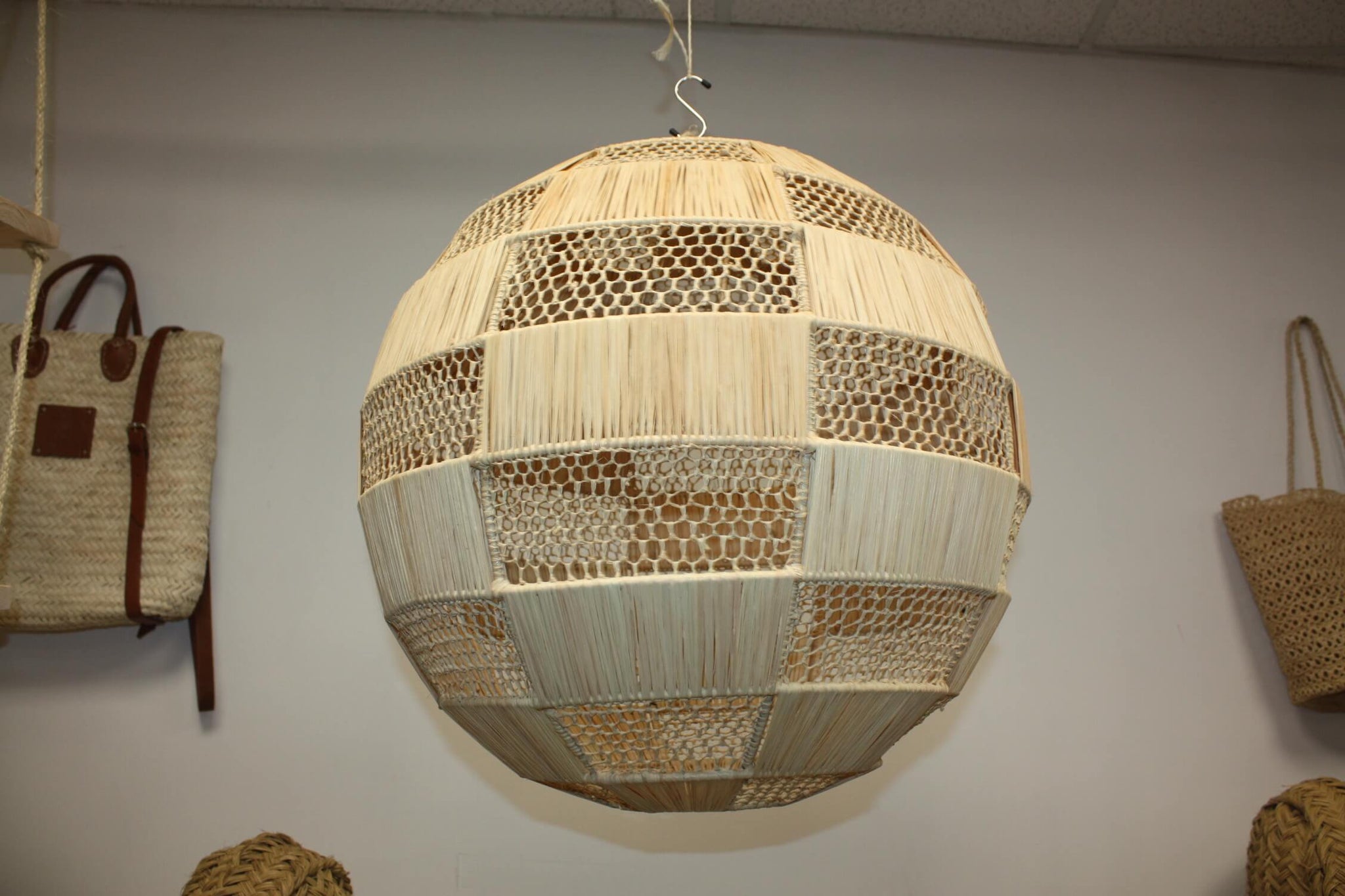 ABAT JOUR Rond Paille RAPHIA Tressée - Suspension boule Luminaire - Tressage ajouré - Décoration Bohème - Fait Main - 2 Tailles au choix