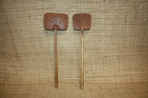 Tapette à Mouches / Moustiques - Artisanale en Cuir Solide & Manche en Olivier
