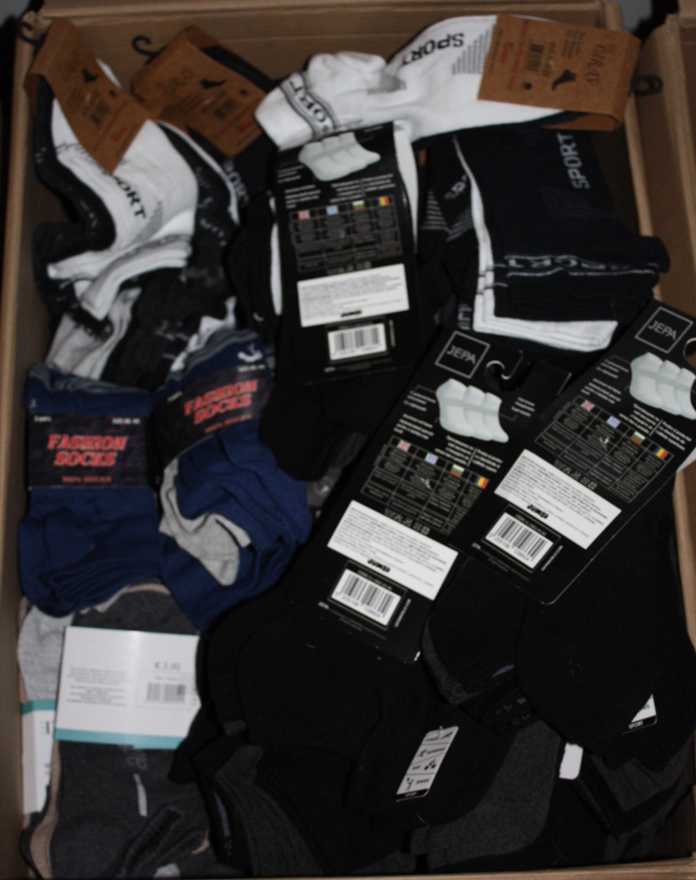Packung mit 50 Paar Socken – Qualität für Herren, Räumungspalette – Wiederverkäufer-Charge