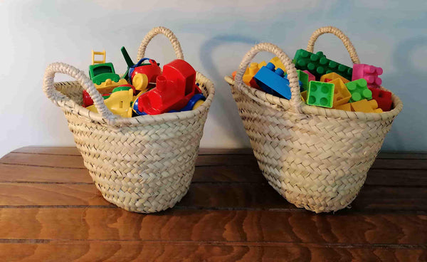 Wunderschöner kleiner Korb für Kinder - geflochten aus Palmblatt - Korbtasche Korbdekoration Aufbewahrungsspielzeug