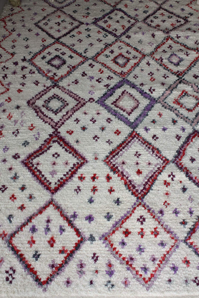 Hervorragender und großer marokkanischer Beni Ouarain-Teppich – 100 % Schafwolle – rosa/lila Farbmuster – Berber-Handwerkskunst –