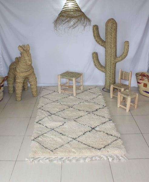 LONG &amp; GRAND Beni Ouarain Weißer marokkanischer Teppich – Schwarzes Rautenmuster – Berber-Handwerkskunst – 100 % Schafwolle